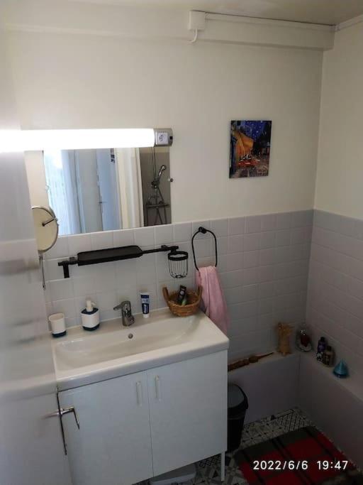 Grand Studio Avec Jardin Et Entree Privative A Noter Reservations De 3 Nuits Minimum Clermont-Ferrand Dış mekan fotoğraf